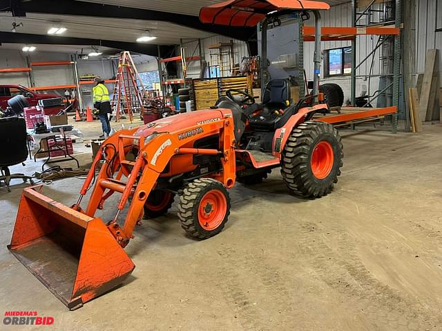 Image of Kubota B3200 equipment image 1