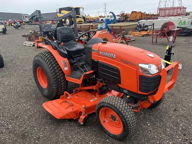 Image of Kubota B3200 equipment image 3