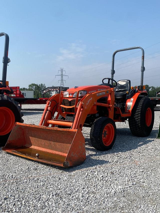 Image of Kubota B3200 equipment image 1
