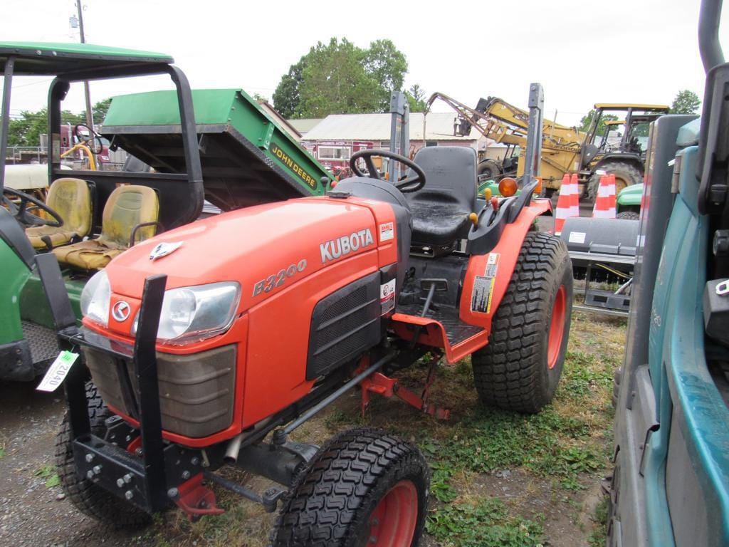 Main image Kubota B3200
