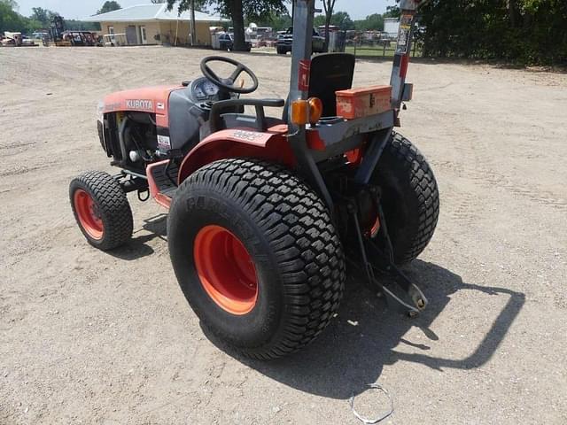 Image of Kubota B3200 equipment image 4