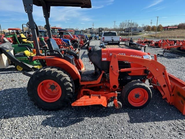 Image of Kubota B3200HST equipment image 3