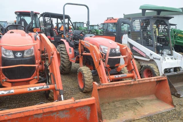 Image of Kubota B3350 equipment image 3