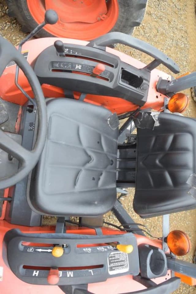 Image of Kubota B3350 equipment image 4