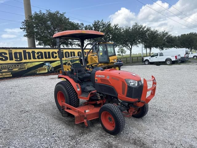 Image of Kubota B3350 equipment image 4