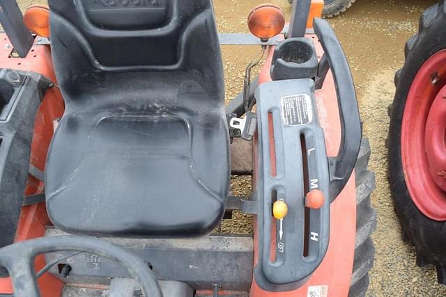 Image of Kubota B3350 equipment image 4