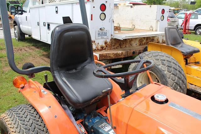 Image of Kubota B5200 equipment image 3