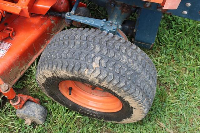Image of Kubota B5200 equipment image 4