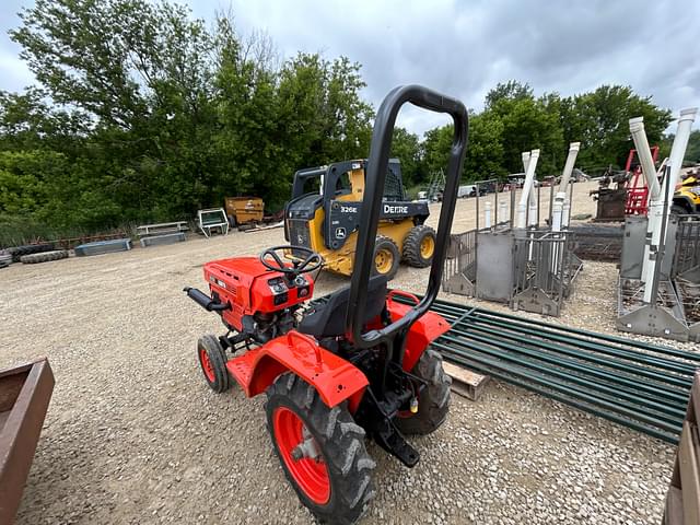 Image of Kubota B5200 equipment image 2