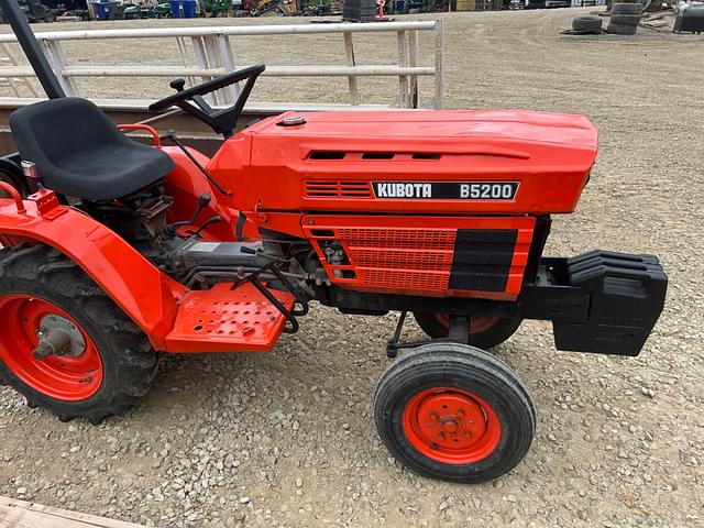 Image of Kubota B5200 equipment image 4