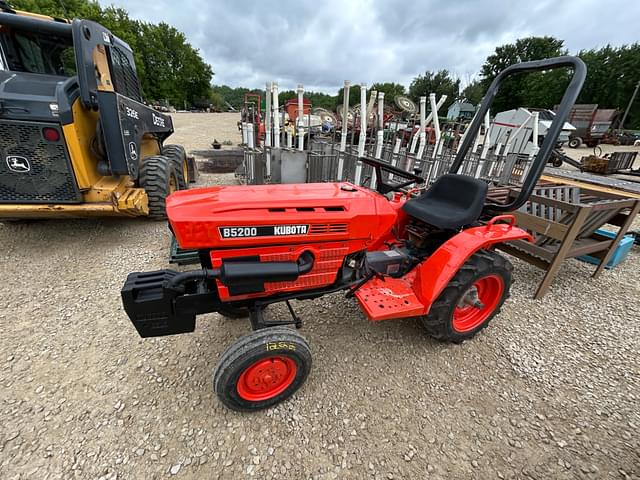 Image of Kubota B5200 equipment image 1