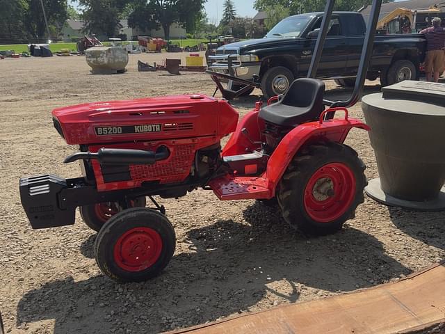 Image of Kubota B5200 equipment image 3
