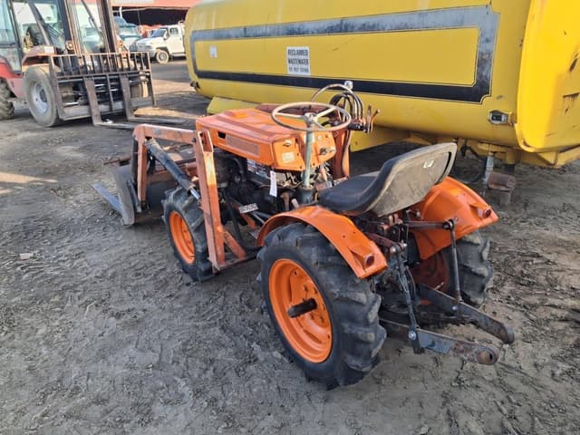 Image of Kubota B6000 equipment image 1