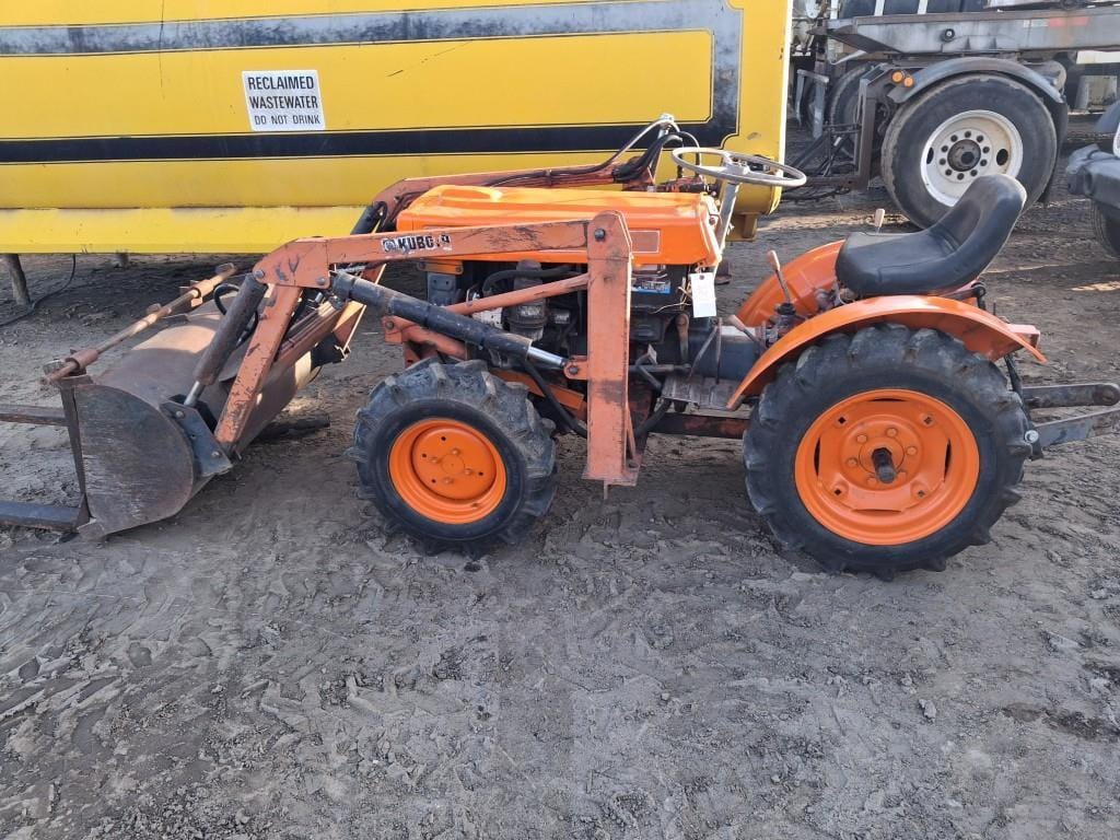 Kubota B6000 Equipment Image0