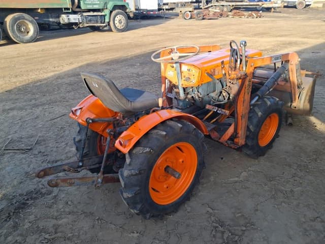 Image of Kubota B6000 equipment image 2