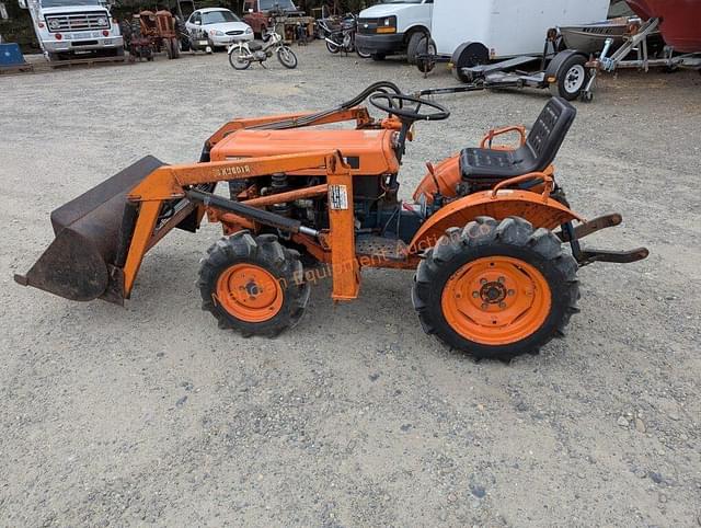Image of Kubota B6000 equipment image 3