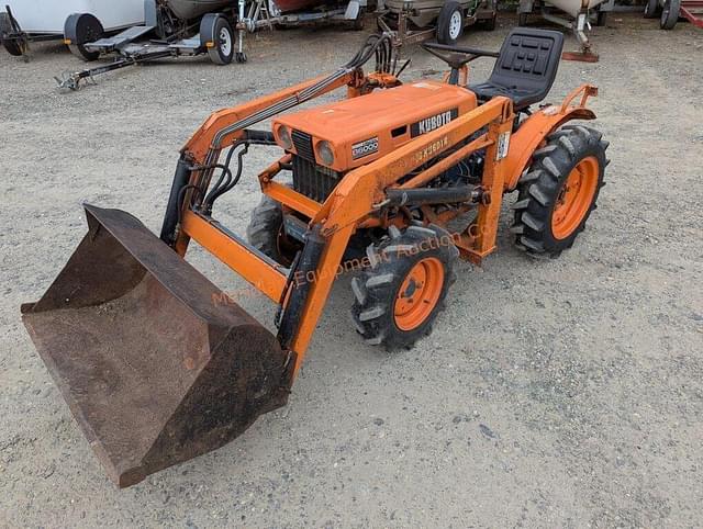 Image of Kubota B6000 equipment image 4