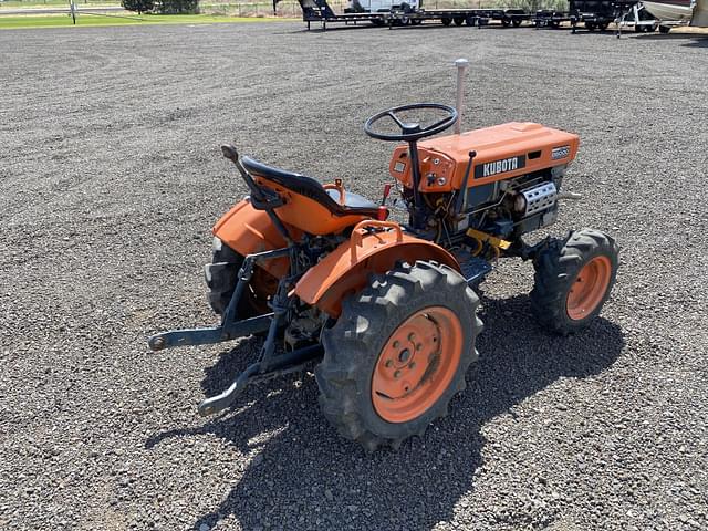 Image of Kubota B6000 equipment image 4
