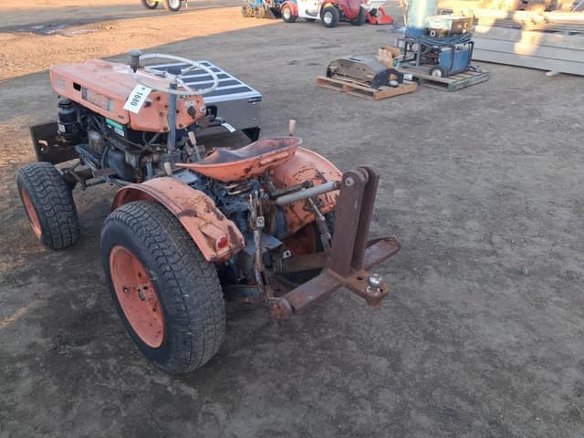 Image of Kubota B6000 equipment image 2