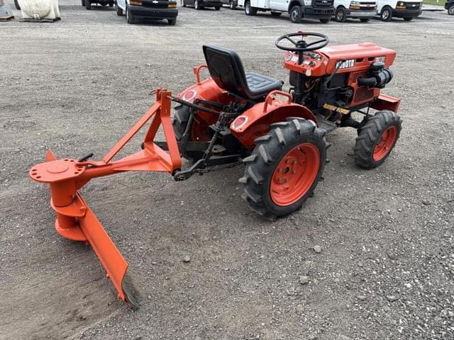 Image of Kubota B6100 equipment image 3