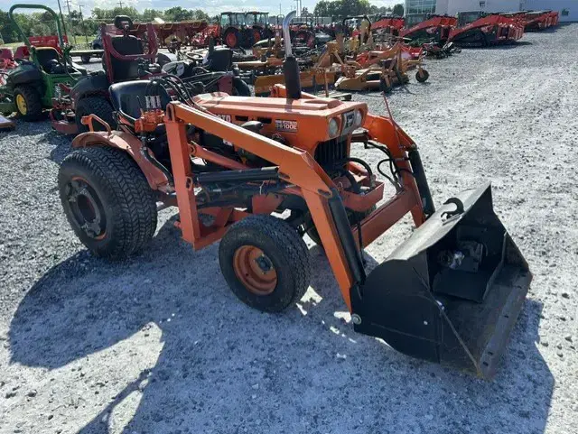 Image of Kubota B6100E equipment image 2