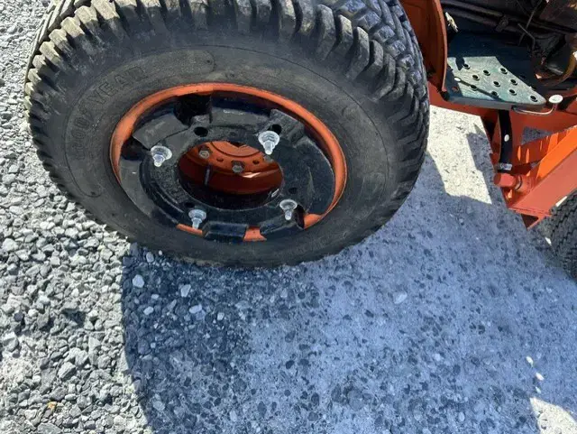 Image of Kubota B6100E equipment image 4