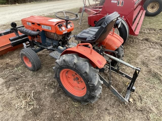 Image of Kubota B6100E equipment image 3