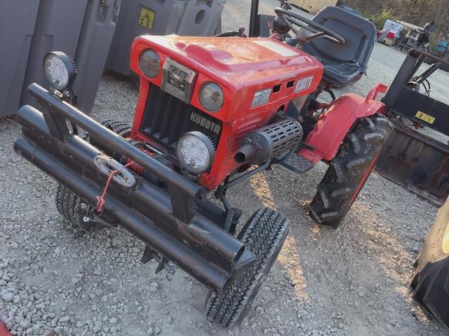 Image of Kubota B6100 equipment image 4