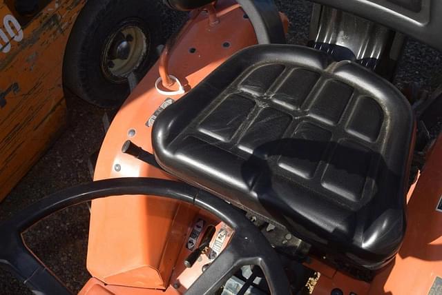 Image of Kubota B6200 equipment image 4