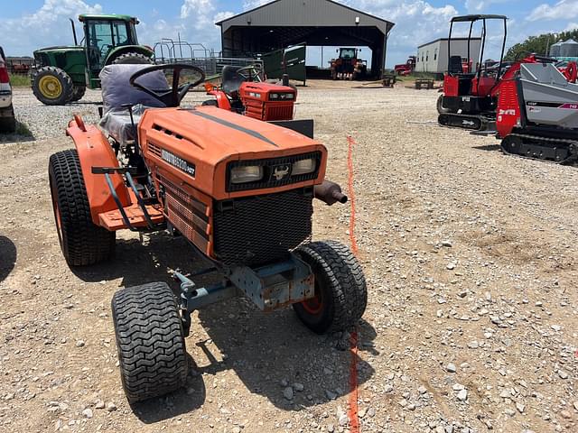 Image of Kubota B6200 equipment image 4