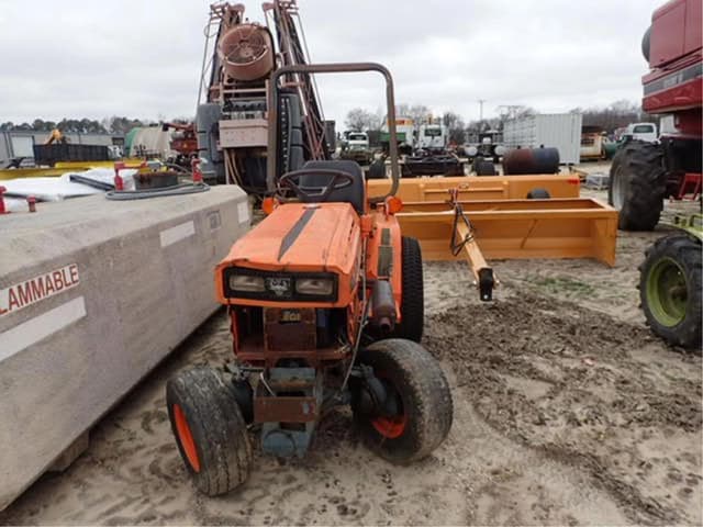 Image of Kubota B6200 equipment image 1