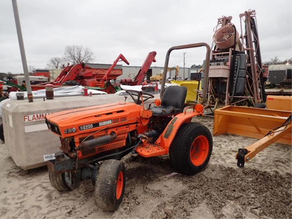 Kubota B6200 Equipment Image0