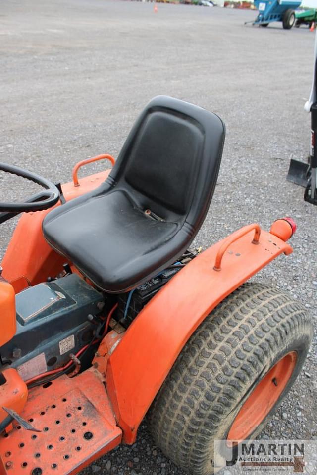 Image of Kubota B6200 equipment image 4