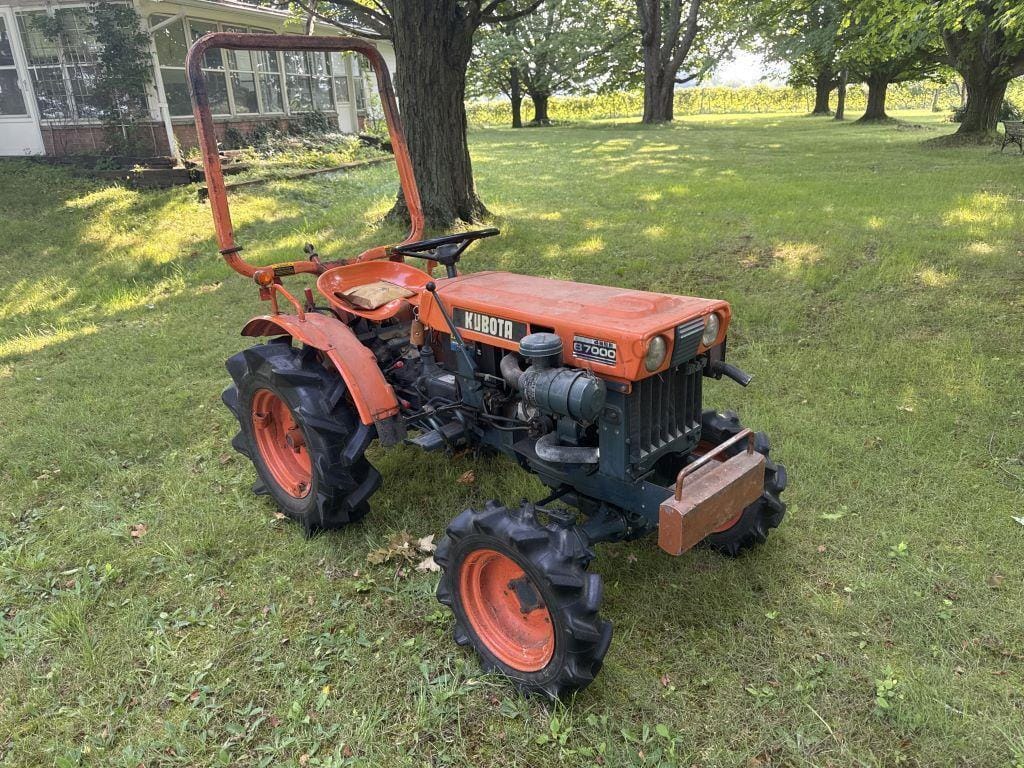 Main image Kubota B7000