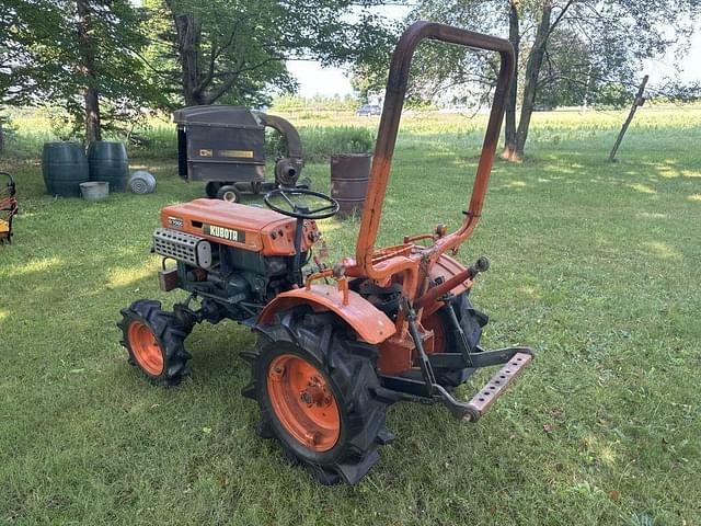 Image of Kubota B7000 equipment image 4