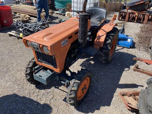Image of Kubota B7001 equipment image 1