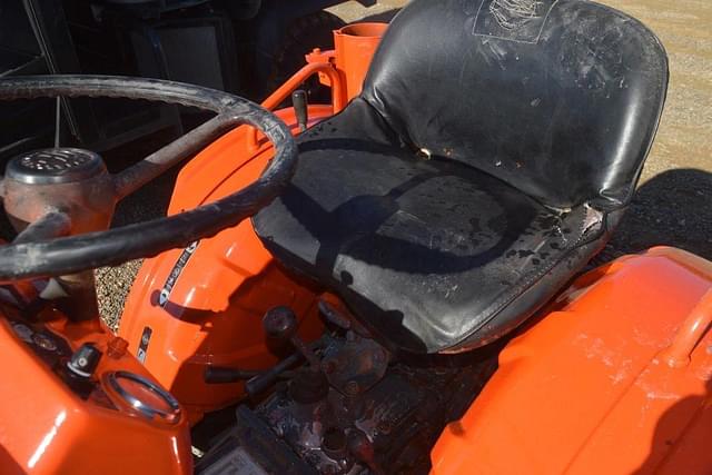 Image of Kubota B7100 equipment image 4