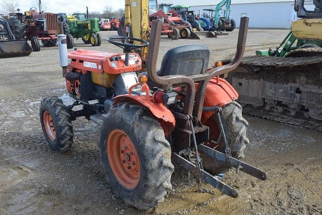 Image of Kubota B7100 equipment image 1