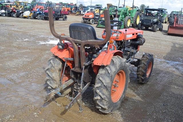 Image of Kubota B7100 equipment image 2