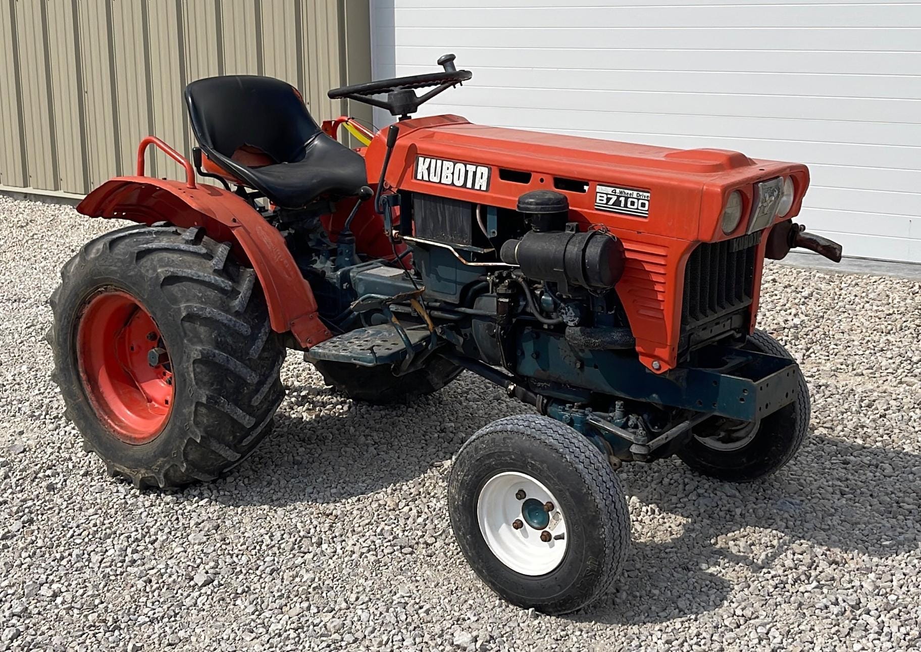 Main image Kubota B7100