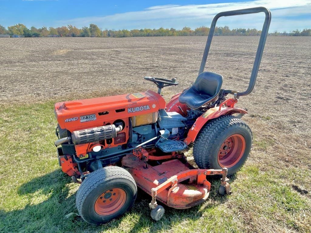 Kubota B7100HST Equipment Image0