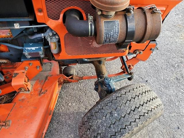 Image of Kubota B7100HST equipment image 4