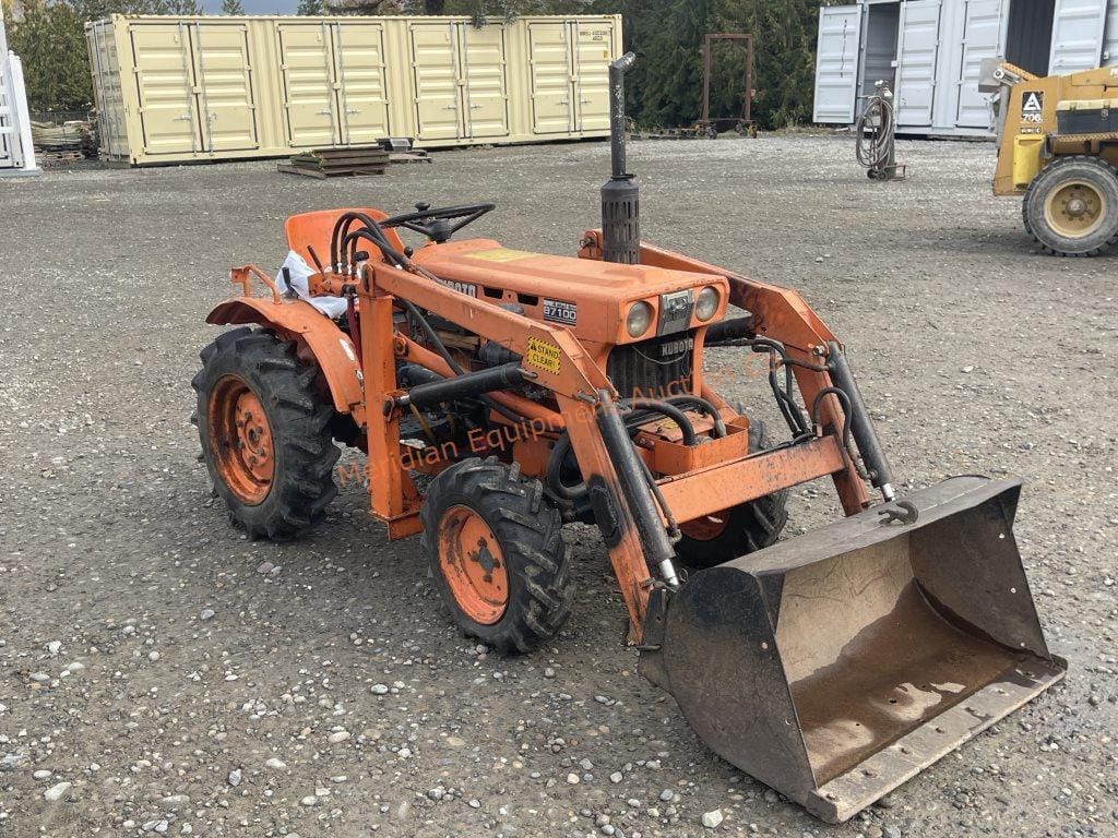 Kubota B7100 Equipment Image0