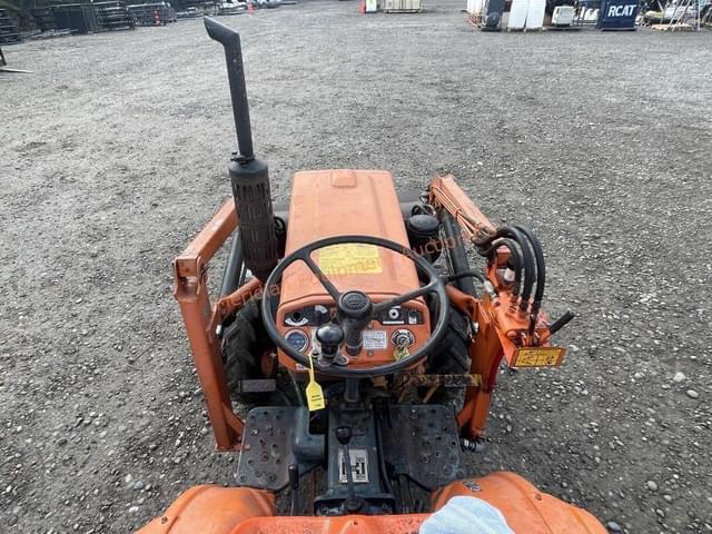 Image of Kubota B7100 equipment image 4