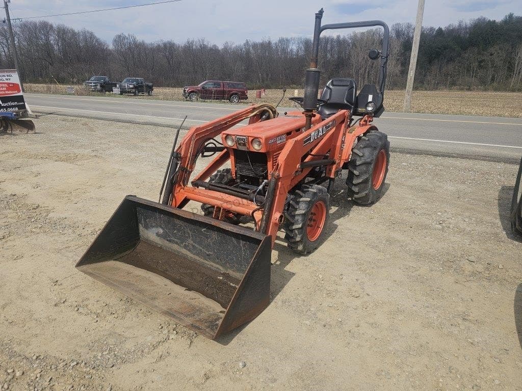 Image of Kubota B7100 Primary image