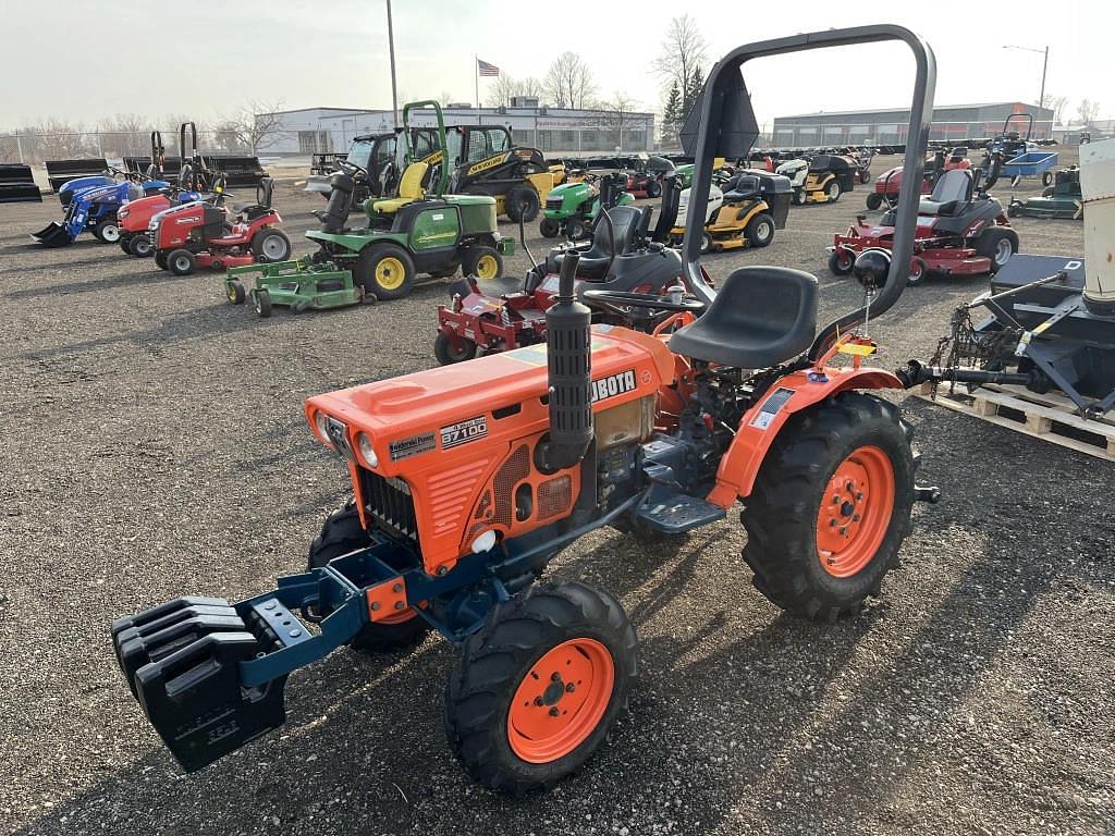 Image of Kubota B7100 Primary image