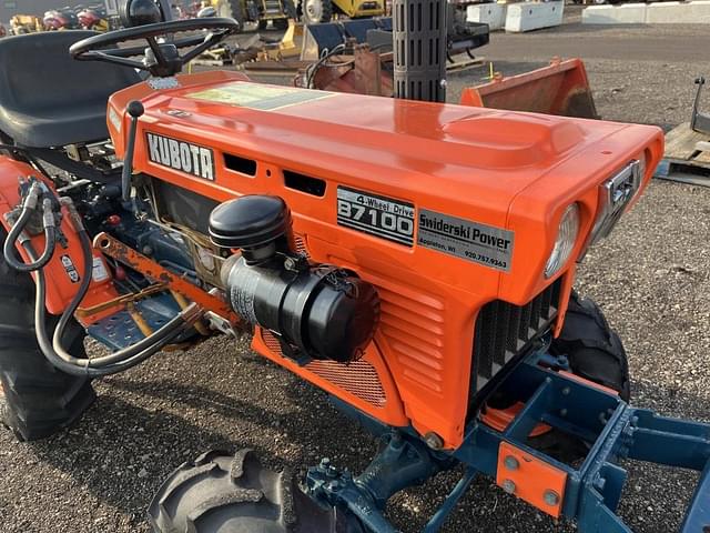 Image of Kubota B7100 equipment image 4