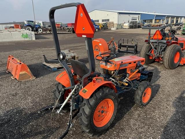 Image of Kubota B7100 equipment image 2