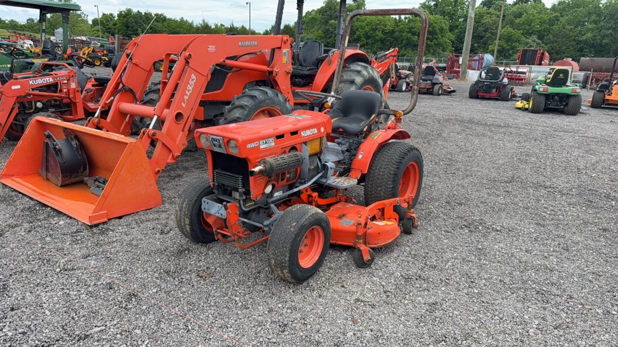 Kubota B7100 Equipment Image0