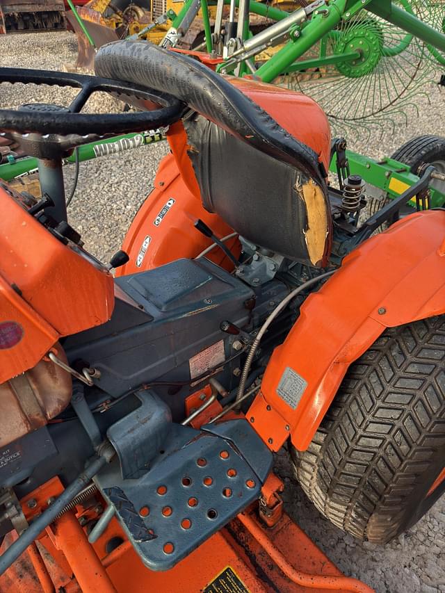 Image of Kubota B7100 equipment image 3